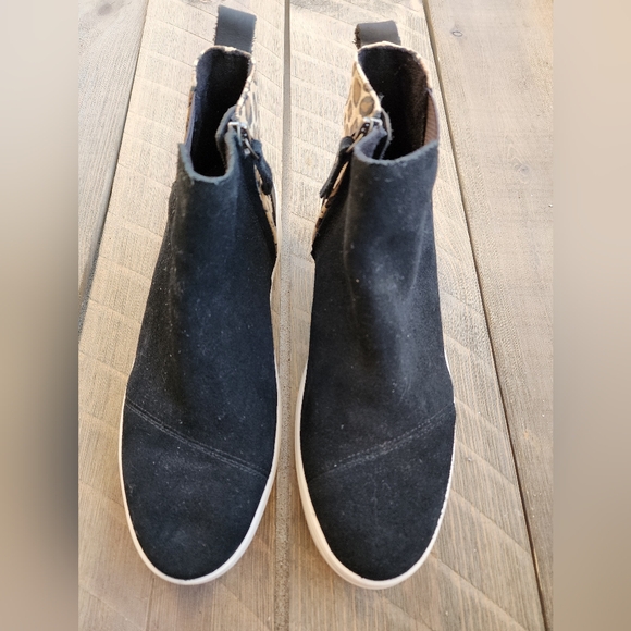 Toms Black Leopard Print Slip-On Sneakers Booties Sz 7.5 - Picture 6 of 9